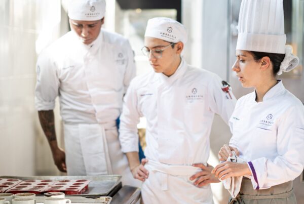 clase práctica con chefs instructores en Ambrosía Centro Culinario